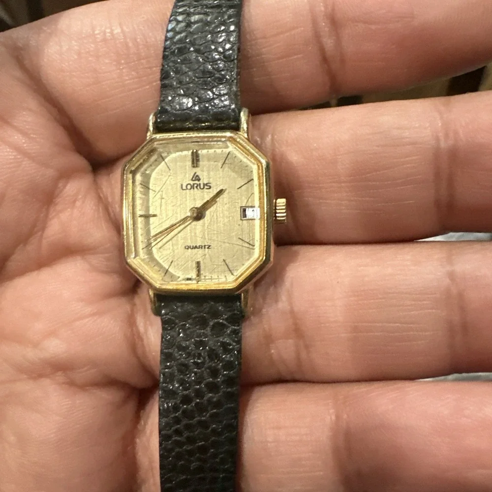 Working Vintage Gold Tone Lorus Ladies Watch Y242-5000 Black Leather Band 20mm